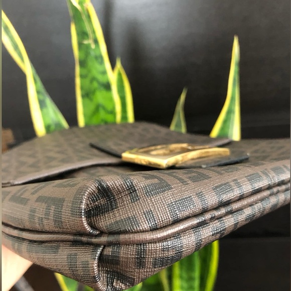 ❌SOLD❌ Authentic Fendi Zucchino Messenger Bag - Picture 4 of 16